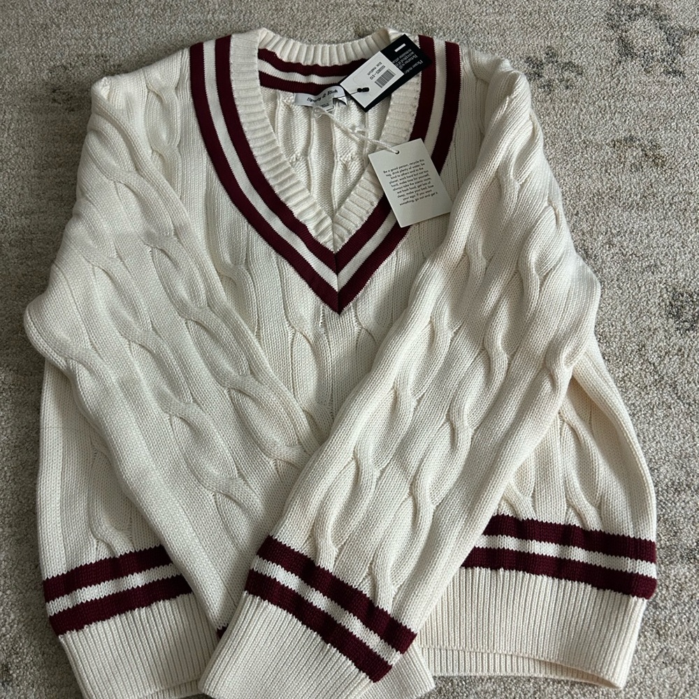 Sporty and rich Women's V-Neck Cable Knit Sweater - White and Red - Picture 12 of 12
